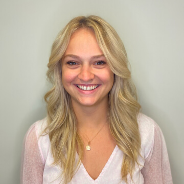 Bri Ott HAIRSTYLIST & NAIL TECH